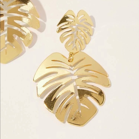 3/$30 Leaf Shaped Drop Earrings - Picture 4 of 5